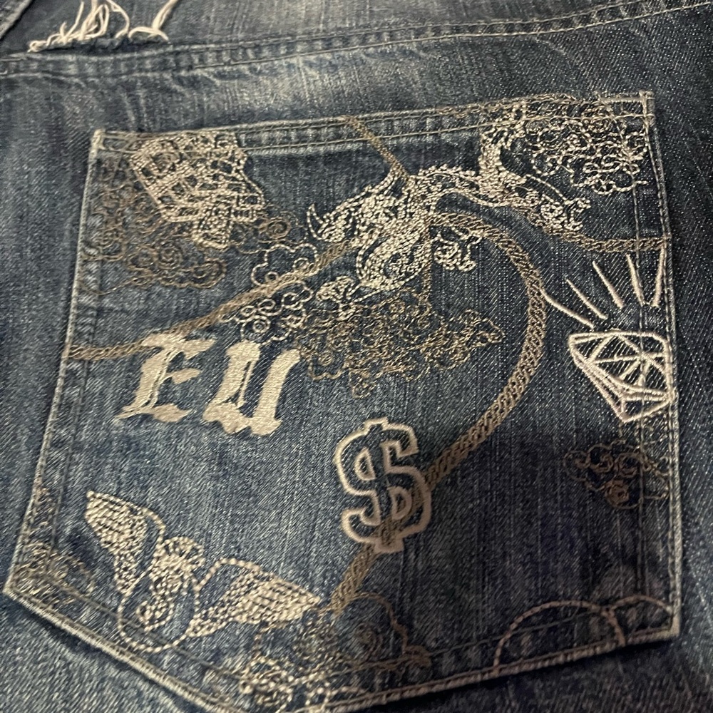 ECKO UNTLD  jorts size 46 with back pocket designs and front pocket design.